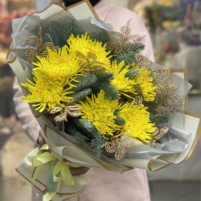7 желтых хризантем с нобилисом