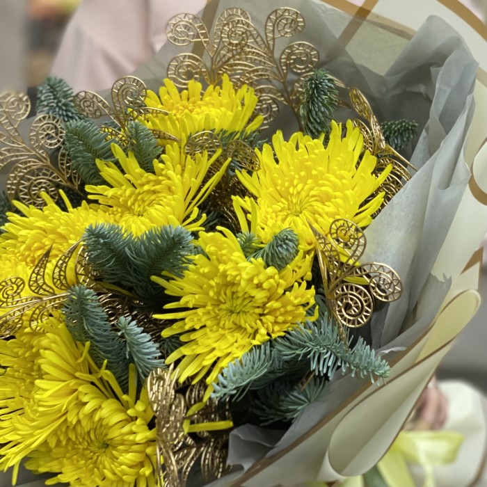 7 желтых хризантем с нобилисом
