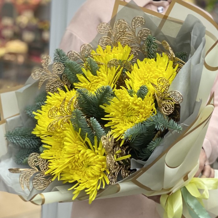 7 желтых хризантем с нобилисом