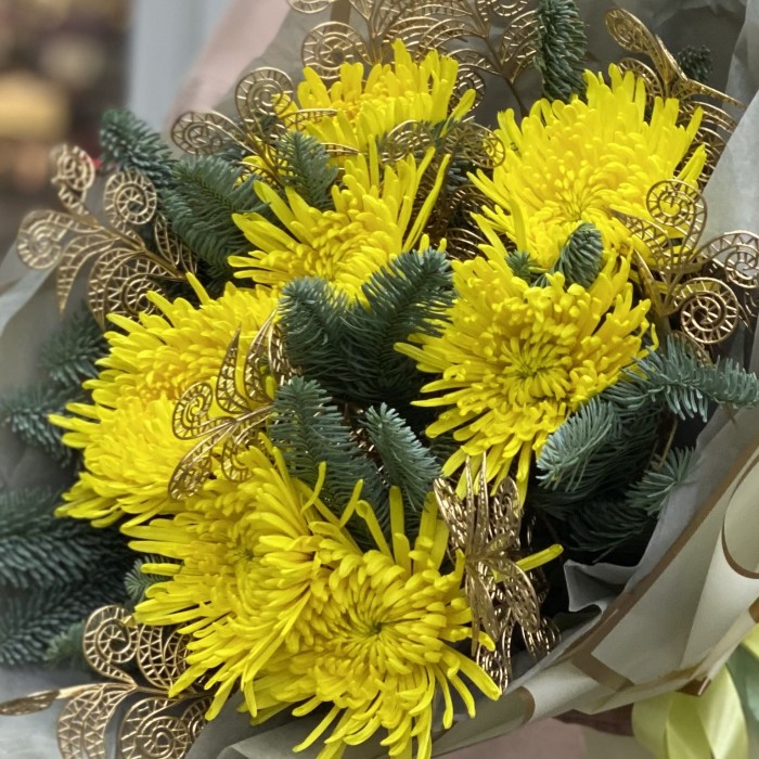 7 желтых хризантем с нобилисом