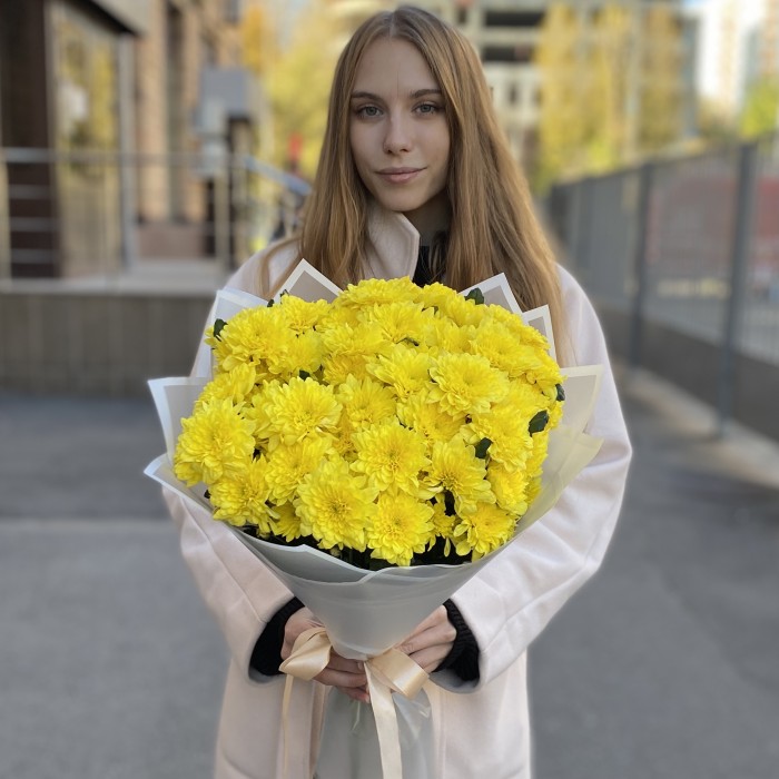 9 желтых кустовых хризантем Балтика