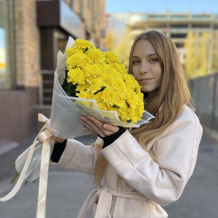9 желтых кустовых хризантем Балтика