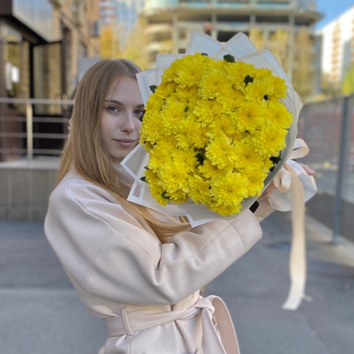 9 желтых кустовых хризантем Балтика
