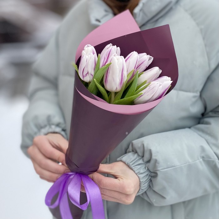 9 бело-фиолетовых тюльпанов Флеминг Флег