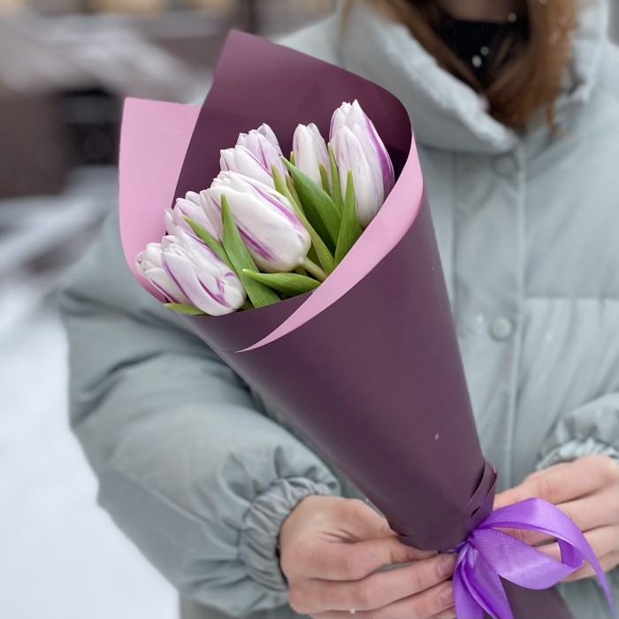 9 бело-фиолетовых тюльпанов Флеминг Флег