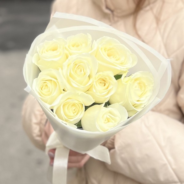 9 белых роз 40 см