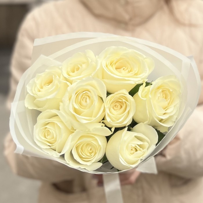 9 белых роз 40 см