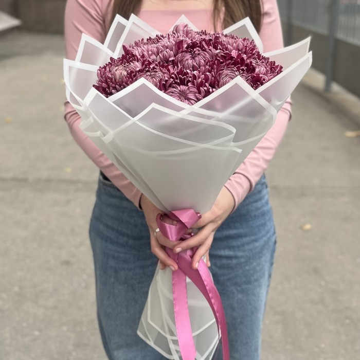 9 фиолетовых хризантем