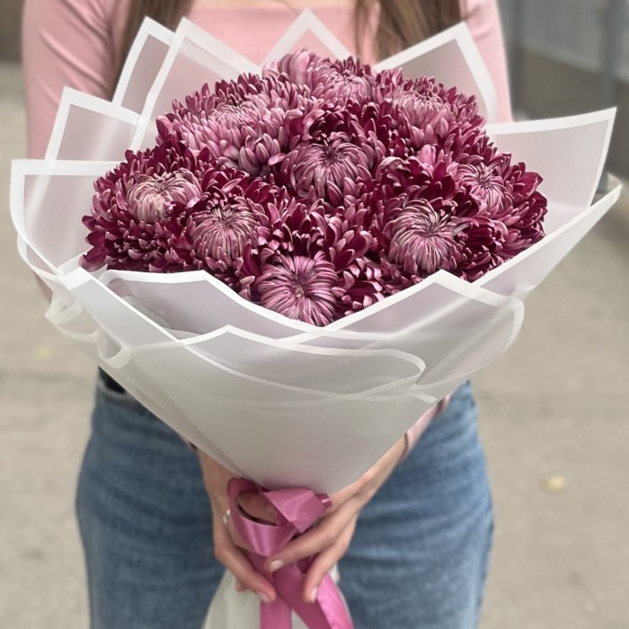 9 фиолетовых хризантем