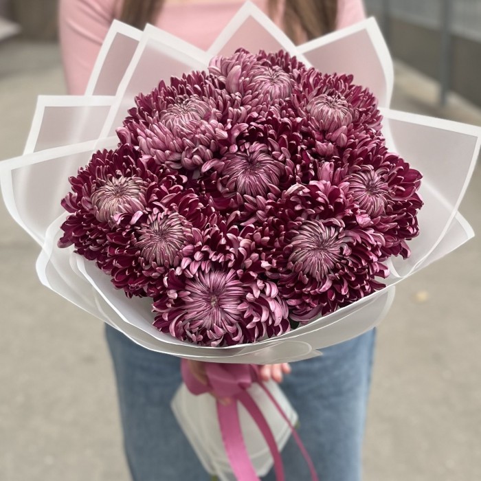 9 фиолетовых хризантем