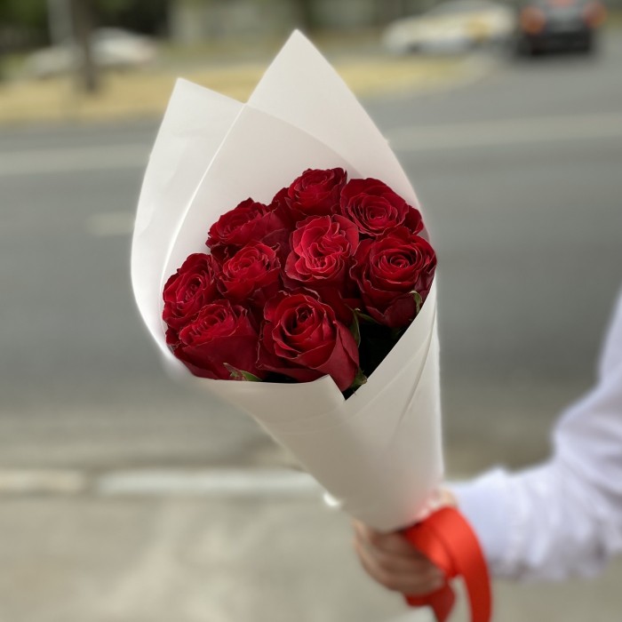 9 красных роз 40 см в упаковке