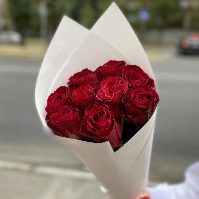 9 красных роз 40 см в упаковке