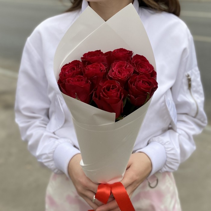 9 красных роз 40 см в упаковке