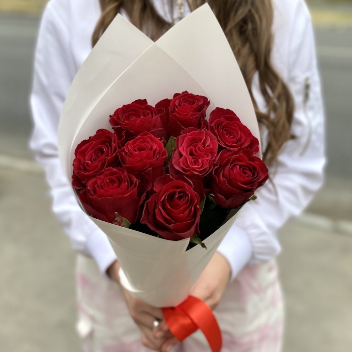 9 красных роз 40 см в упаковке