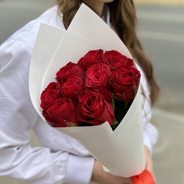 9 красных роз 40 см в упаковке