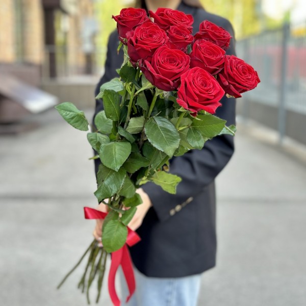 9 красных роз Ред Наоми 90 см