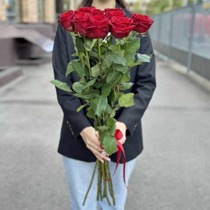 9 красных роз Ред Наоми 90 см
