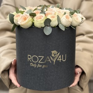 9 кустовых пионовидных роз Павлова в коробке