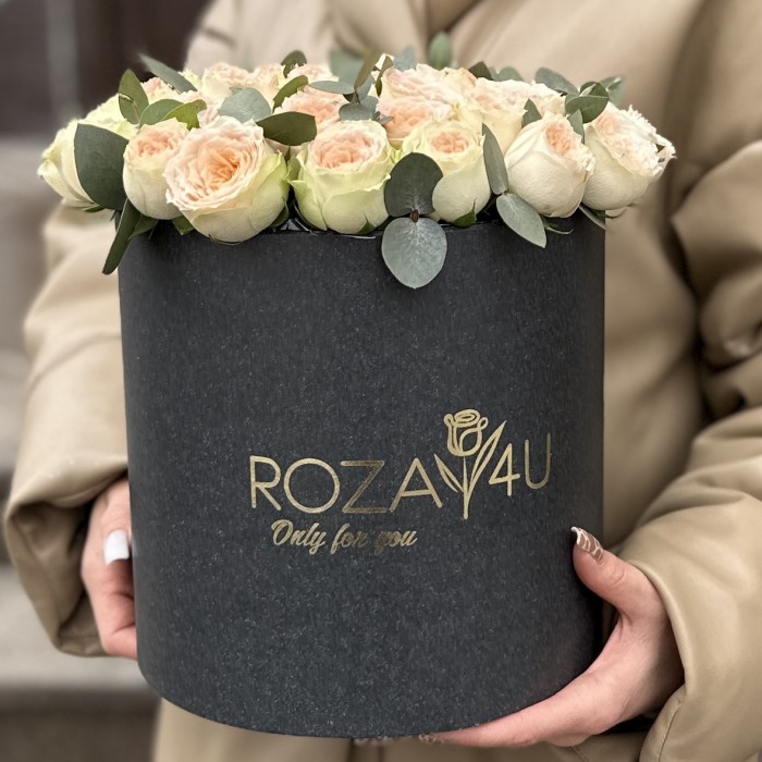 9 кустовых пионовидных роз Павлова в коробке