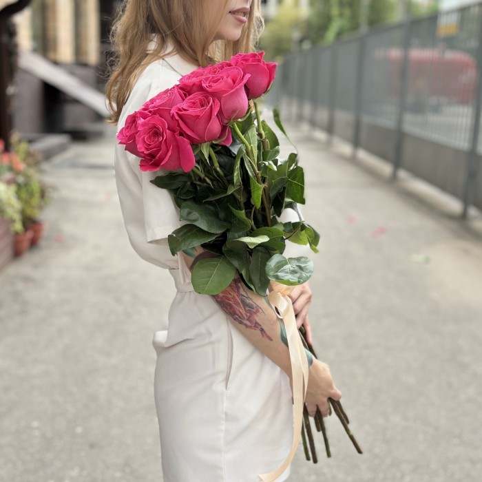 9 малиновых роз Пинк Флойд 80 см