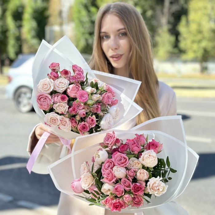 9 нежных кустовых и пионовидных роз MIX