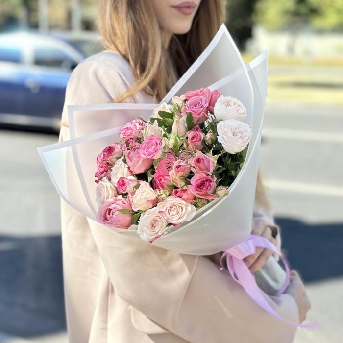 9 нежных кустовых и пионовидных роз MIX