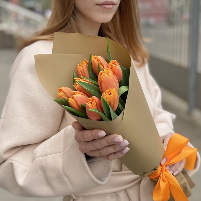 9 оранжевых махровых тюльпанов Оранж пэшн