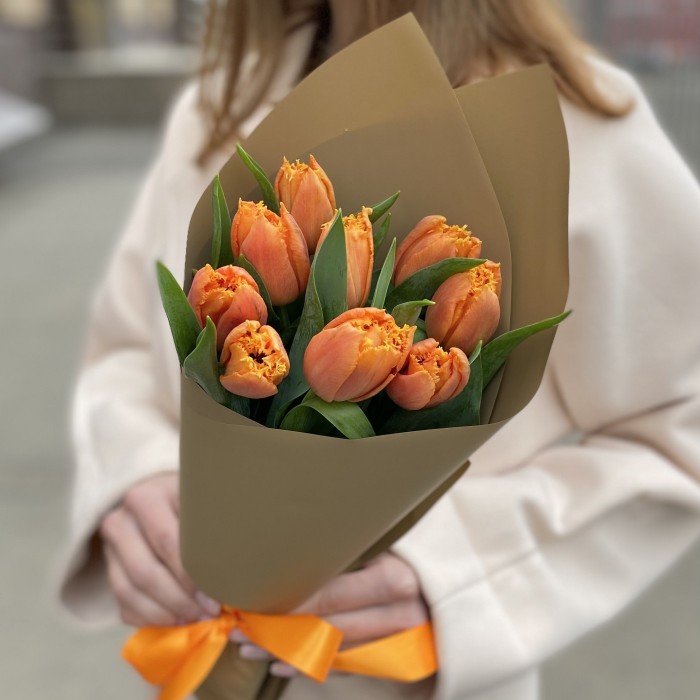 9 оранжевых махровых тюльпанов Оранж пэшн