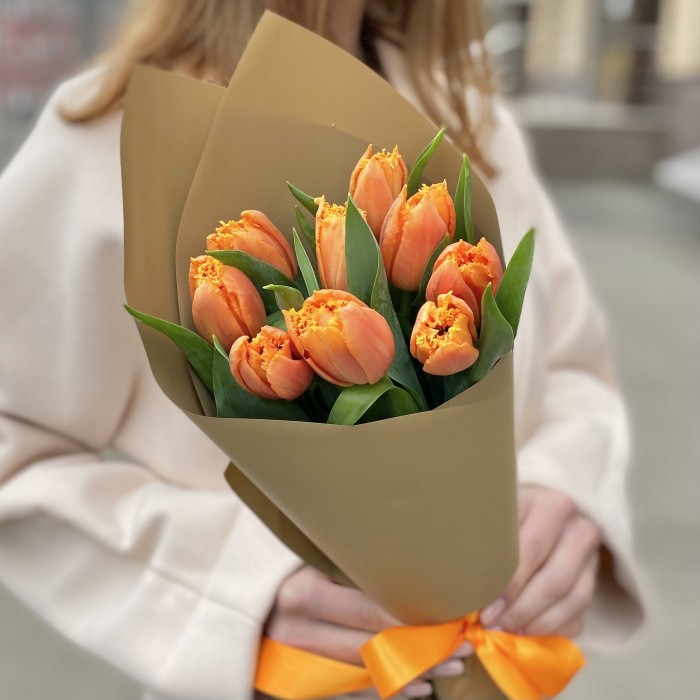 9 оранжевых махровых тюльпанов Оранж пэшн