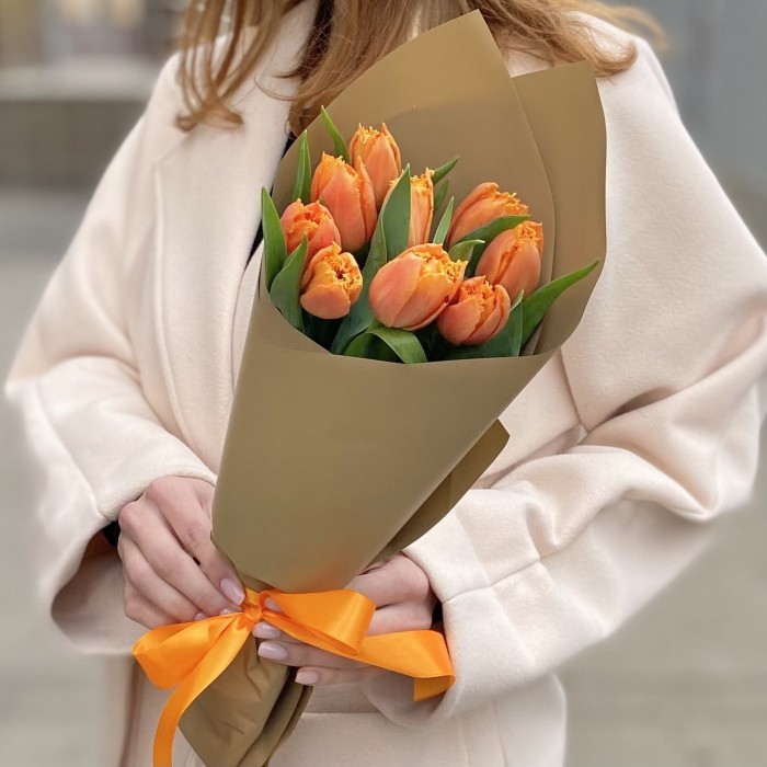 9 оранжевых махровых тюльпанов Оранж пэшн