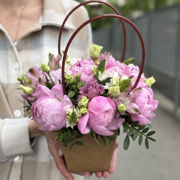 9 пионов Гардения в сумочке