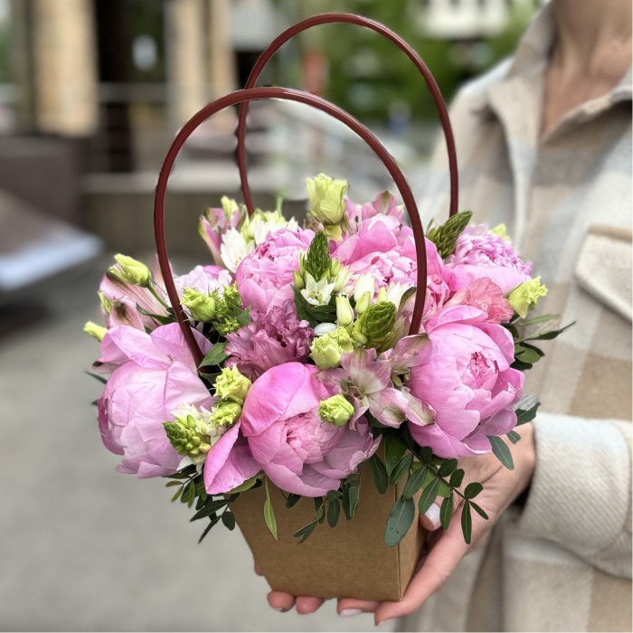 9 пионов Гардения в сумочке