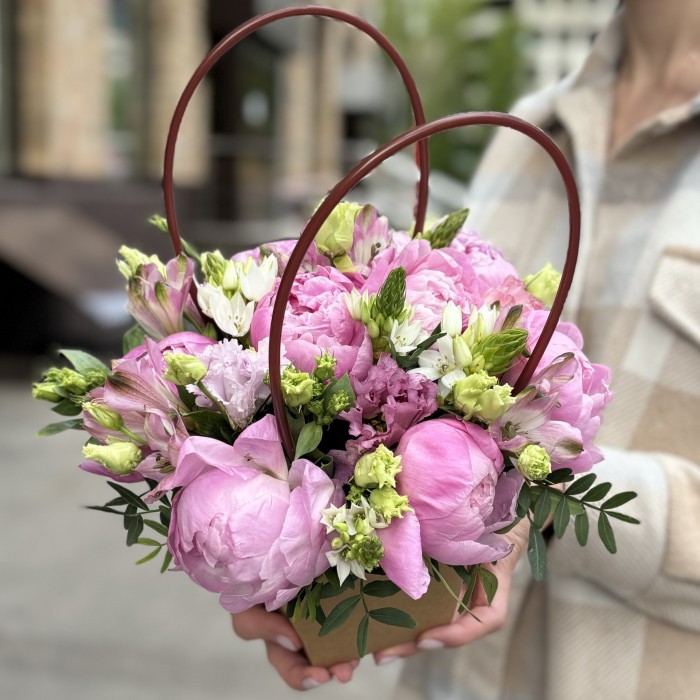 9 пионов Гардения в сумочке