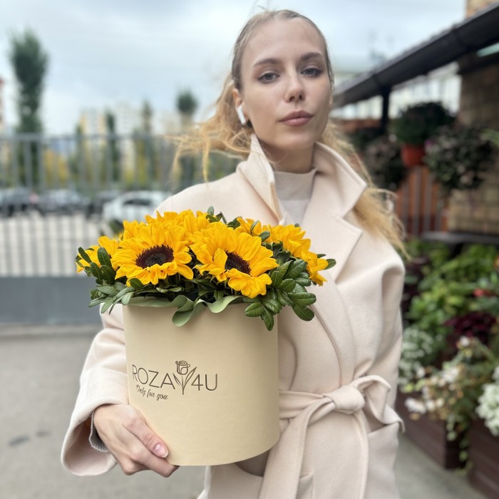 9 подсолнухов в коробке