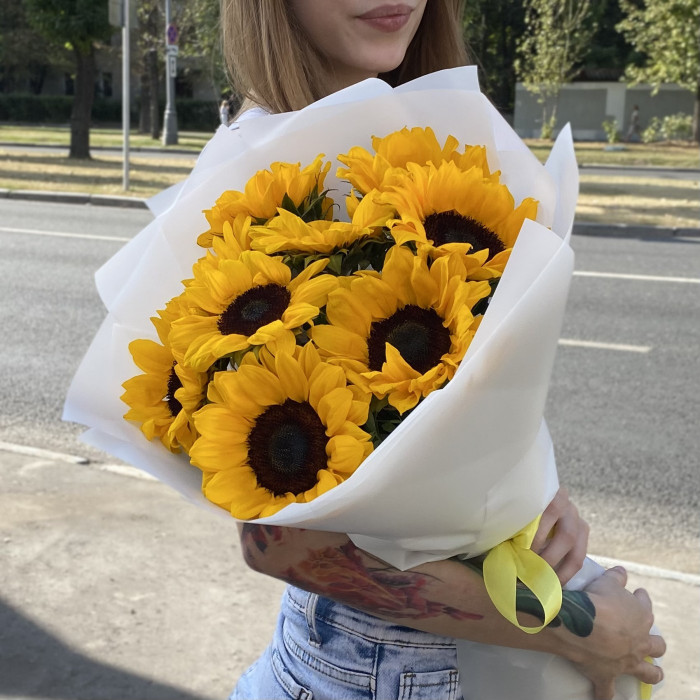 9 подсолнухов в упаковке