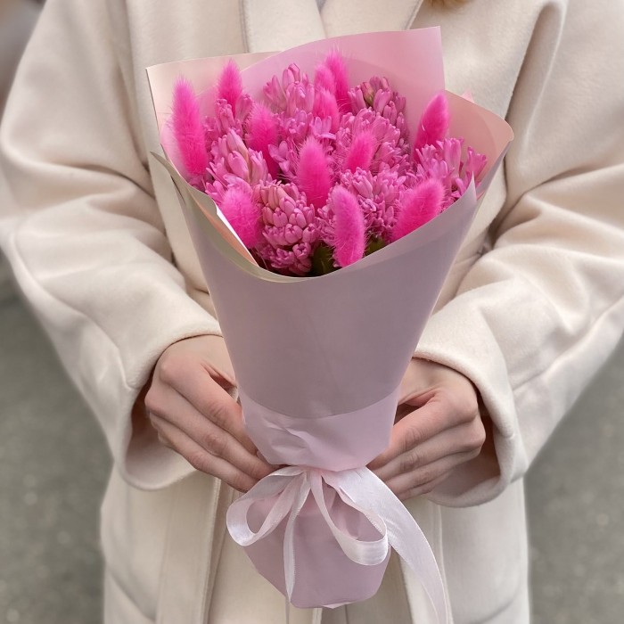 9 розовых гиацинтов с лагурусом