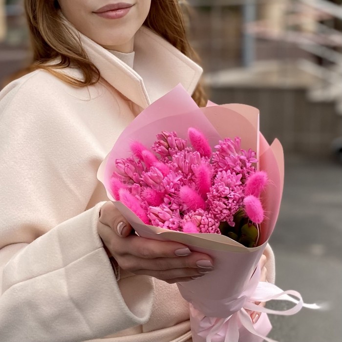 9 розовых гиацинтов с лагурусом