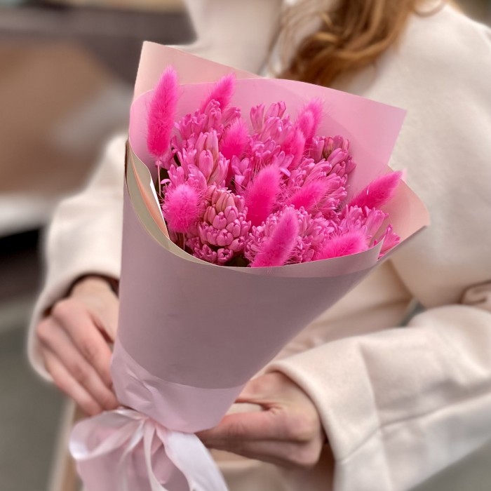 9 розовых гиацинтов с лагурусом