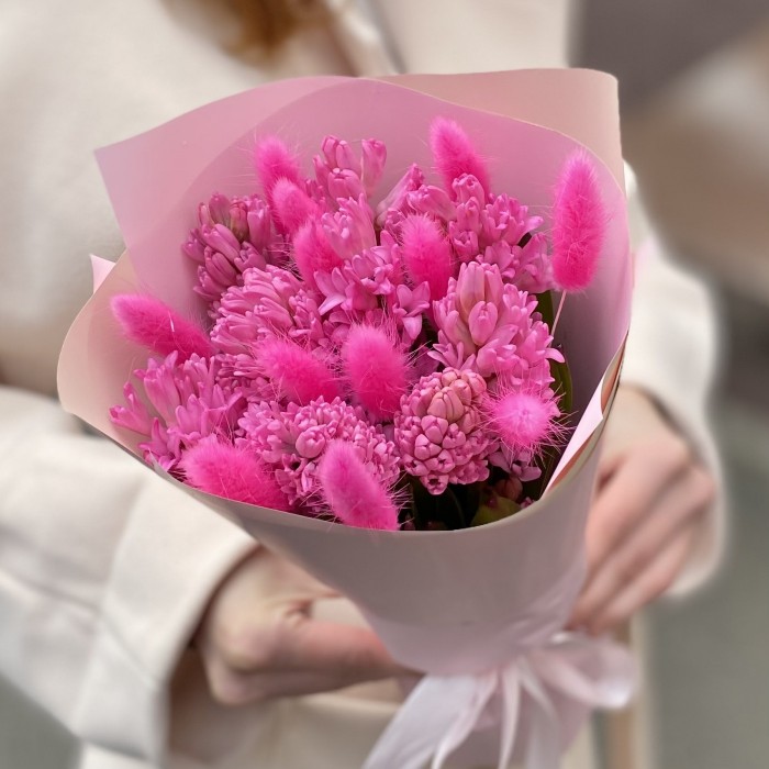 9 розовых гиацинтов с лагурусом