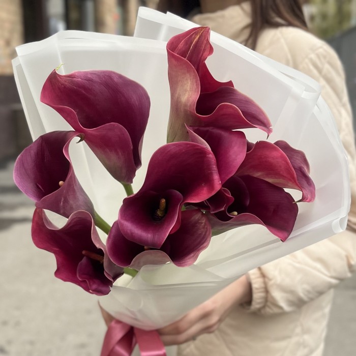 9 розовых калл