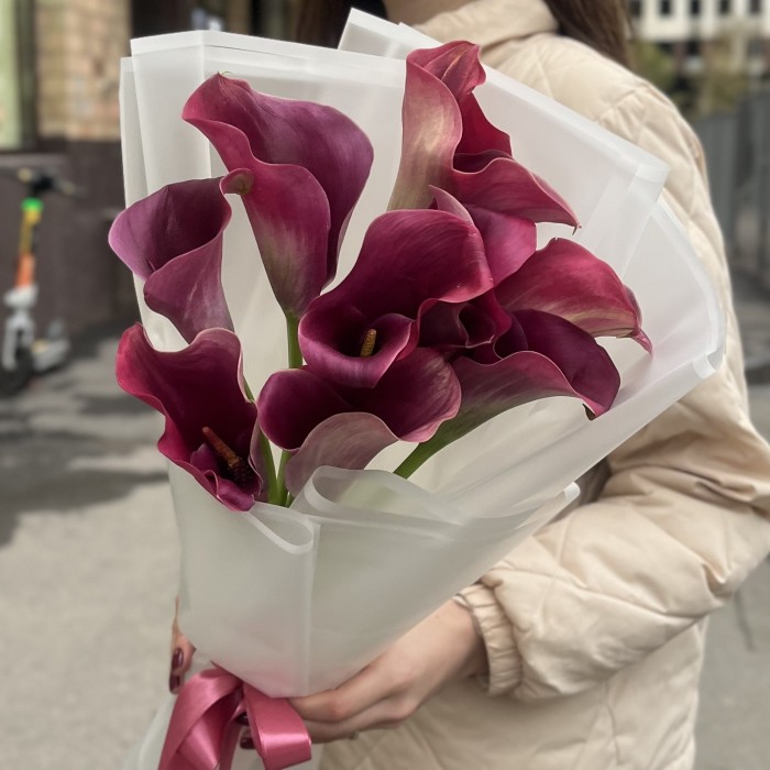 9 розовых калл