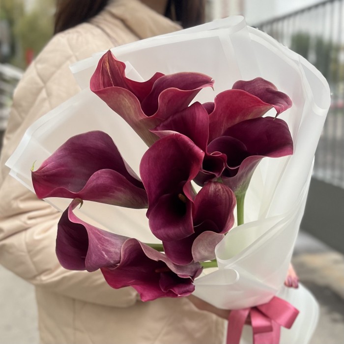 9 розовых калл