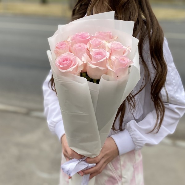 9 розовых роз Новия 50 см