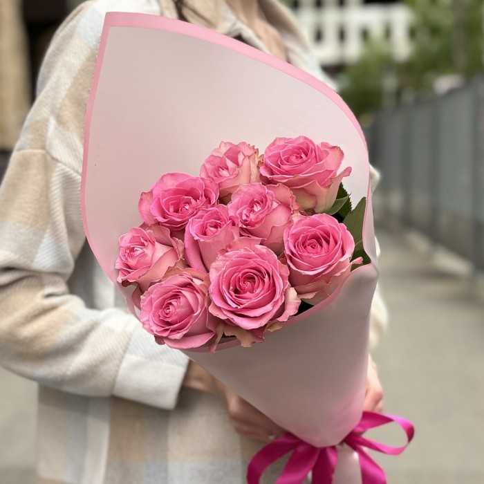 9 розовых роз Свит Юник 60 см