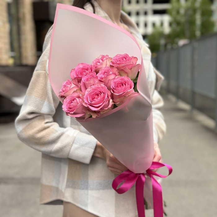9 розовых роз Свит Юник 60 см