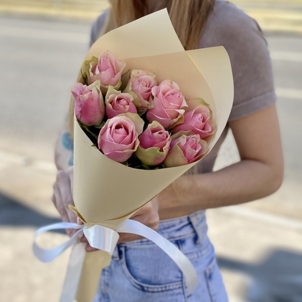 9 розово-зеленых роз Бел-роз в упаковке