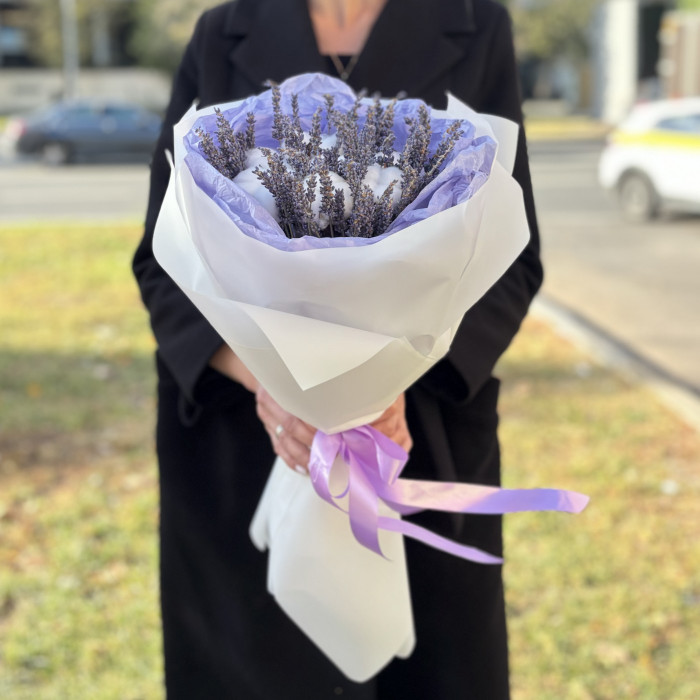 Букет ароматной лаванды и хлопка