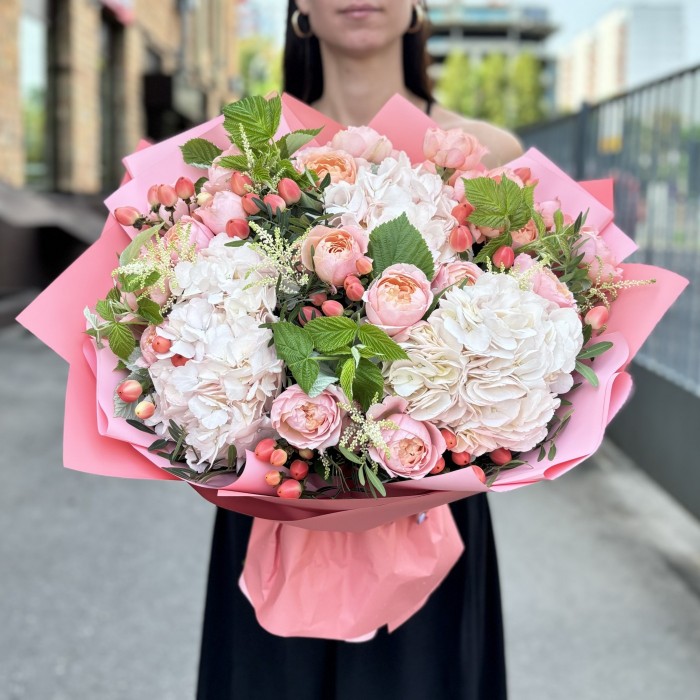 Авторский Букет с гортензиями  Сон Любви