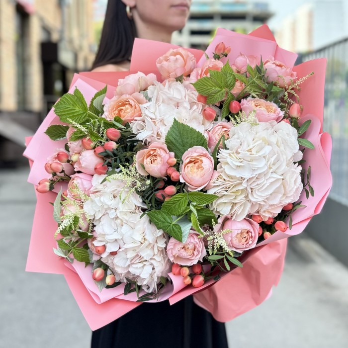 Авторский Букет с гортензиями  Сон Любви