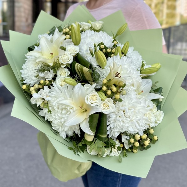 Авторский букет Лунная Нежность с лилиями